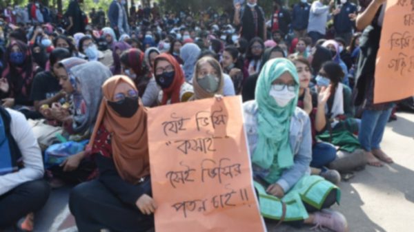 ‘যেই ভিসি ‘কসাই’, সেই ভিসির পতন চাই! - Natun Sylhet
