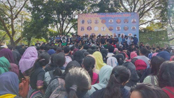শাবিতে শিক্ষার্থীর সঙ্গে পুলিশের সংঘর্ষ, তদন্ত কমিটি গঠন - Natun Sylhet