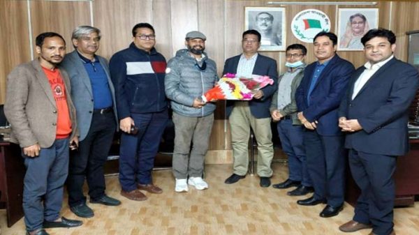 নাসির উদ্দিন খানের সাথে শাবি প্রক্টরের সৌজন্য সাক্ষাৎ - Natun Sylhet
