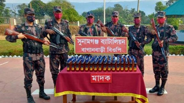 দোয়ারায় সীমান্তে ভারতীয় মদ ও গরুর চালান আটক - Natun Sylhet
