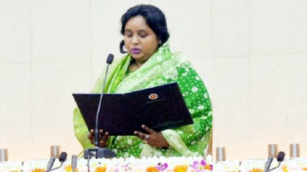 শপথ নিলেন নবনির্বাচিত মেয়র আইভী - Natun Sylhet