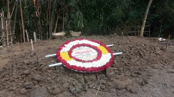 মা-বাবার কবরের পাশে চিরনিদ্রায় শায়িত পীর হাবিব - Natun Sylhet