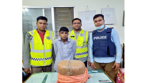 হবিগঞ্জে গাঁজাসহ যুবক গ্রেফতার - Natun Sylhet
