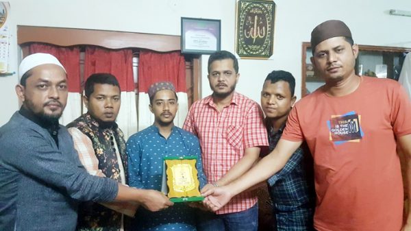 বিদেশ গমন উপলক্ষে তাহের চৌধুরীকে আলোর দিশারীর বিদায় সংবর্ধনা প্রদান - Natun Sylhet