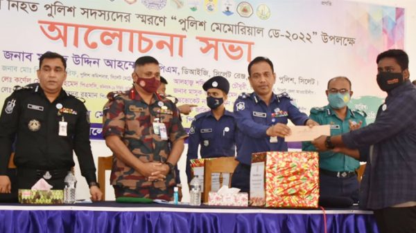 সিলেটে কর্তব্যকালে নিহত ছয় পুলিশ সদস্যের পরিবারকে সম্মাননা - Natun Sylhet