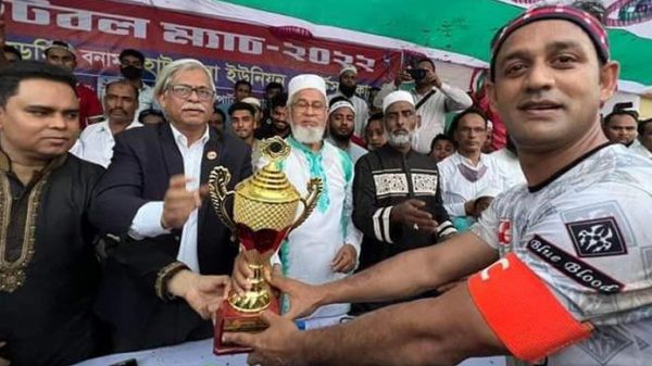 হাটখোলার সঙ্গে প্রীতি ফুটবল ম্যাচে বিজয়ী ব্যারিস্টার সুমন একাডেমি - Natun Sylhet