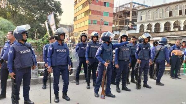 পুলিশ ও স্বেচ্ছাসেবক দলের সংঘর্ষ, আটক ৮ - Natun Sylhet