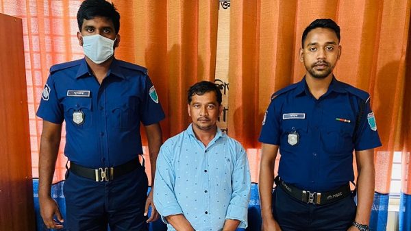১১ বছর পালিয়ে দুবাই, দেশে ফিরে গ্রেফতার - Natun Sylhet