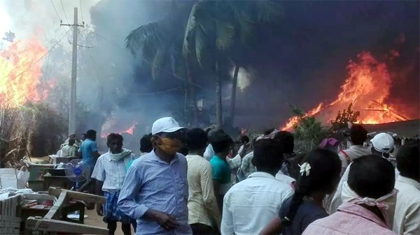 জুড়িতে ভয়াবহ আগুনে ২ প্রতিষ্ঠানসহ বসতবাড়ি পুড়ে ছাই - Natun Sylhet