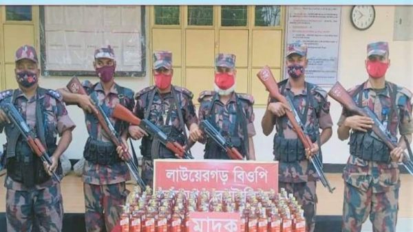 তাহিরপুর সীমান্তে বিপুল পরিমাণ মদের চালান জব্দ - Natun Sylhet