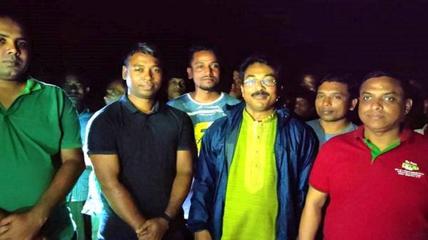 তাহিরপুরে গভীর রাতে হাওরের ঝুকিপূর্ণ বাঁধে ইউএনও - Natun Sylhet