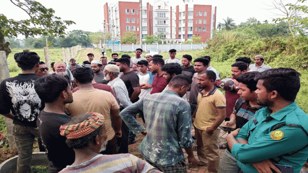 সিসিকের ২৭নং ওয়ার্ডের প্রাচীন খেলার মাঠ রক্ষার দাবীতে প্রতিবাদী গণজমায়েত - Natun Sylhet
