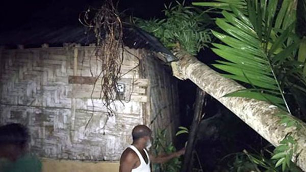 সিলেটের সঙ্গে ৪ ঘণ্টা ট্রেন যোগাযোগ বিচ্ছিন্ন, দুর্ভোগে যাত্রীরা - Natun Sylhet