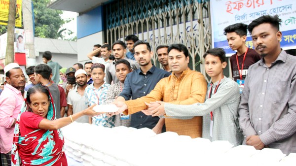 বন্ধু সামাজিক সংগঠন সিলেট এর ইফতার বিতরণ - Natun Sylhet