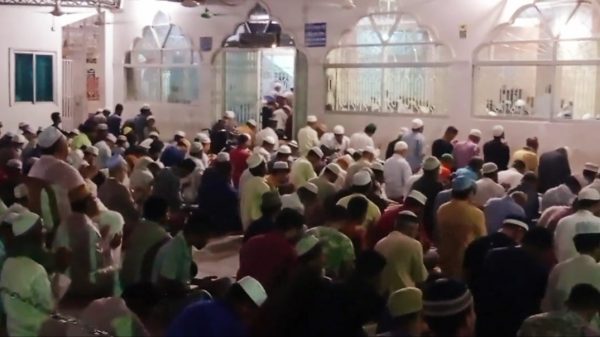 সিলেটে শবে কদরের রাতে প্রার্থনায় মগ্ন মুসল্লিরা - Natun Sylhet