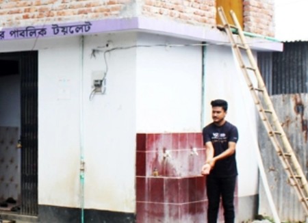 পাবলিক টয়লেটের ওপর বসতঘর! - Natun Sylhet