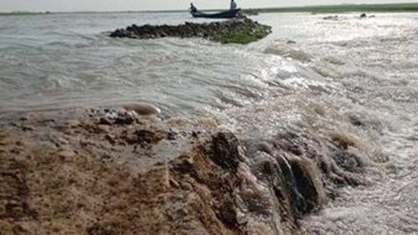 সুনামগঞ্জে হাওরে ঢুকছে পানি, তলিয়ে যাচ্ছে ফসল - Natun Sylhet