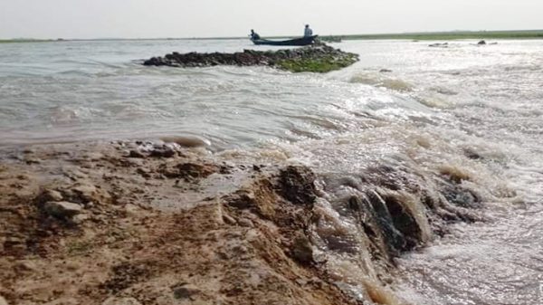 সুনামগঞ্জে নদীর পানি বাড়ছে, ঝুঁকিতে ফসল রক্ষা বাঁধ - Natun Sylhet