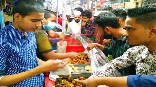 করোনা কাটিয়ে জমজমাট সিলেটে ইফতারির বাজার - Natun Sylhet
