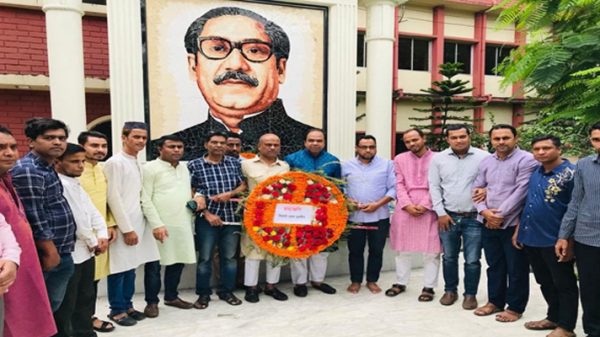 মুজিবনগর দিবস: বঙ্গবন্ধুর প্রতিকৃতিতে জেলা যুবলীগের শ্রদ্ধাঞ্জলি - Natun Sylhet