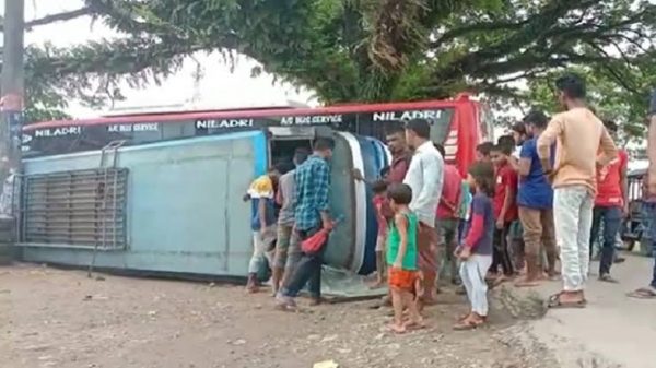 সুনামগঞ্জে দুই বাসের সংঘর্ষে প্রাণ গেল যাত্রীর - Natun Sylhet