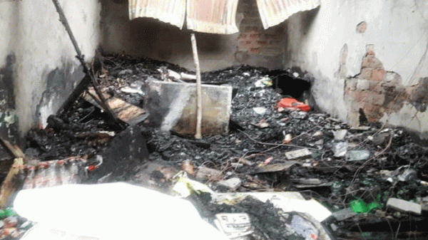 বড়লেখায় ভয়াবহ অগ্নিকাণ্ডে ছয় দোকান পুড়ে ছাই - Natun Sylhet