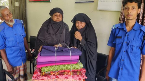 ঈদ মার্কেটে অভিনব কায়দায় কাপড় চুরি, মা-মেয়ে ধরা - Natun Sylhet