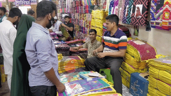 ‘কাঁচাবাদাম’ ও ‘পুষ্পা’র দখলে দেশের বৃহত্তম কাপড়ের হাট - Natun Sylhet