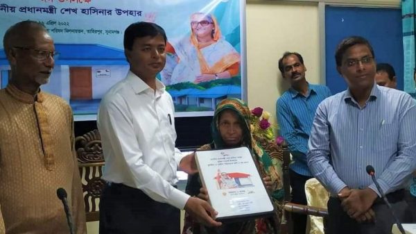 তাহিরপুরে প্রধানমন্ত্রীর ঈদ উপহারের ঘর পেলো ৪৫ পরিবার - Natun Sylhet