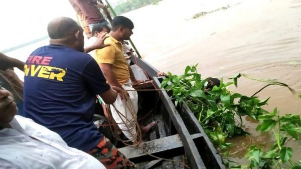 জৈন্তাপুরে বন্যা পরিস্থিতি, নৌকাডুবিতে শ্রমিক নিখোঁজ - Natun Sylhet