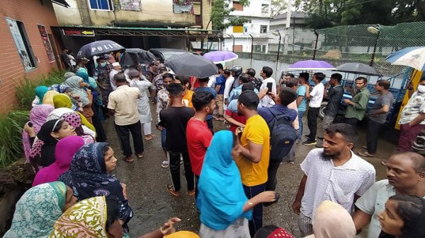 সিলেটে ভোজ্যতেল তেল জব্দ: ন্যায্য মূলে বিক্রি - Natun Sylhet
