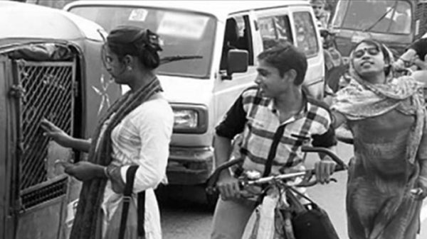 জুড়ীতে হিজড়াদের লাগামহীন চাঁদাবাজিতে অতিষ্ঠ মানুষ - Natun Sylhet