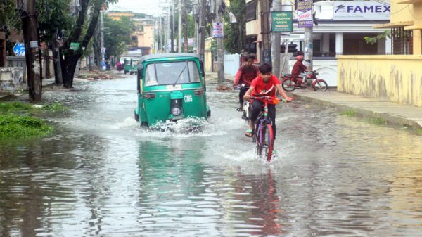 সিলেটে নগরীতে অতিবৃষ্টিতে জলাবদ্ধতা - Natun Sylhet