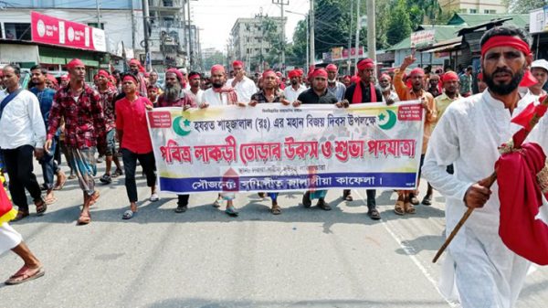 হযরত শাহজালাল (রহ.) এর লাকড়ি তোড়া উৎসবে ভক্ত অনুরাগীর ঢল - Natun Sylhet