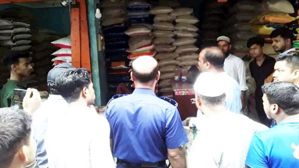 গোলাপগঞ্জে ৬ প্রতিষ্ঠানকে ভ্রাম্যমাণ আদালতের জরিমানা - Natun Sylhet