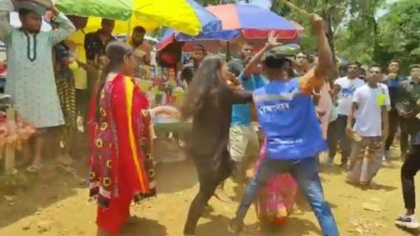 জাফলংয়ে পর্যটকদের উপর স্বেচ্ছাসেবকদের হামলা - Natun Sylhet