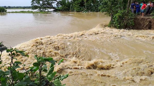 বিপর্যস্ত জকিগঞ্জ: ৩১ বছর পর ভাঙলো ৩ নদীর মোহনায় ডাইক - Natun Sylhet