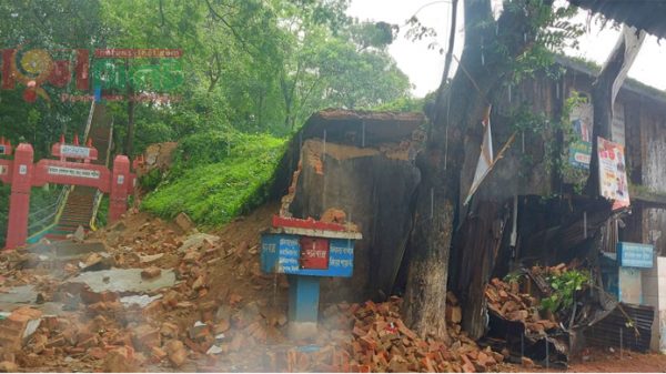 ফেঞ্চুগঞ্জে ‘অশনির প্রভাবে’ ধসে পড়লো অর্ধশতবর্ষী গুদাম - Natun Sylhet