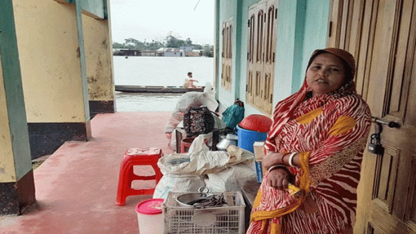 নগরের আশ্রয়কেন্দ্রে ভিড় করছেন পানিবন্দী মানুষ - Natun Sylhet