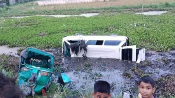 লাশবাহী এম্বুলেন্স-অটোরিকশার সংঘর্ষে শিশু নিহত, আহত ১১ - Natun Sylhet