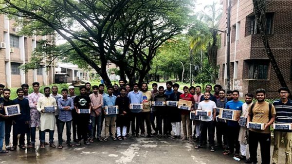 বন্যার্তদের পাশে দাঁড়াতে শাবি শিক্ষার্থীদের ব্যাপক উদ্যোগ - Natun Sylhet