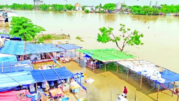 সিলেটে ৫৩৬ কি.মিটার সড়ক এখনও পানির নিচে - Natun Sylhet