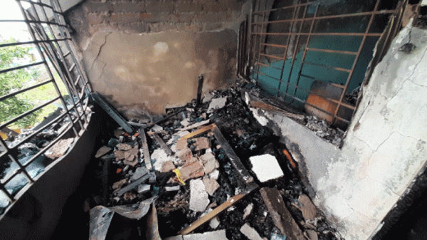 মৌলভীবাজারে ভবনে আগুন: সরু রাস্তায় ফায়ার সার্ভিসের গাড়ি ঢুকতে পারেনি - Natun Sylhet
