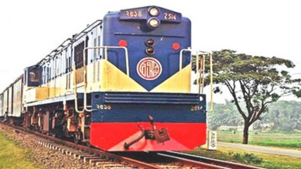 ১২ ঘন্টা পর সিলেট-কুমিল্লা রুটে ট্রেন চলাচল শুরু - Natun Sylhet