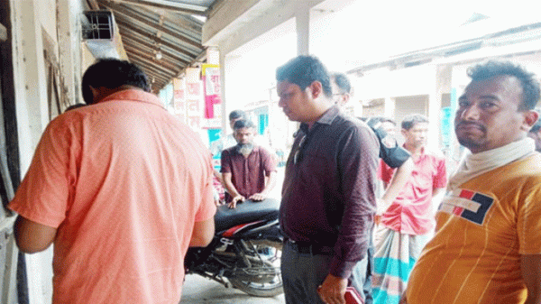 হবিগঞ্জে তেলের দাম বেশি রাখায় ৪ প্রতিষ্ঠানকে জরিমানা - Natun Sylhet