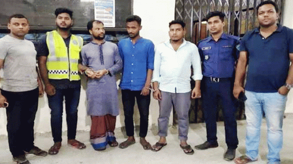 শায়েস্তাগঞ্জে ট্রেনের টিকিট ৩ কালোবাজারীকে অর্থদন্ড - Natun Sylhet
