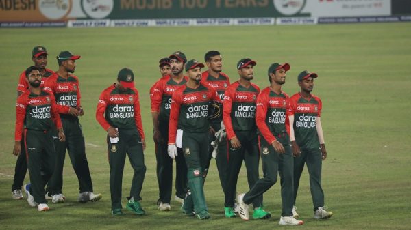 সাড়ে ৫ কোটি টাকা বোনাস পেলেন ক্রিকেটাররা - Natun Sylhet