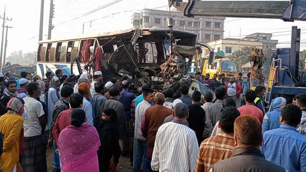 সুনামগঞ্জে বাস-মটরসাইকেলের সংঘর্ষে যুবক নিহত - Natun Sylhet
