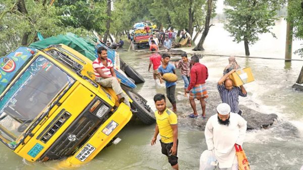 পানি নামলেও কমছে না পণ্যের দাম - Natun Sylhet