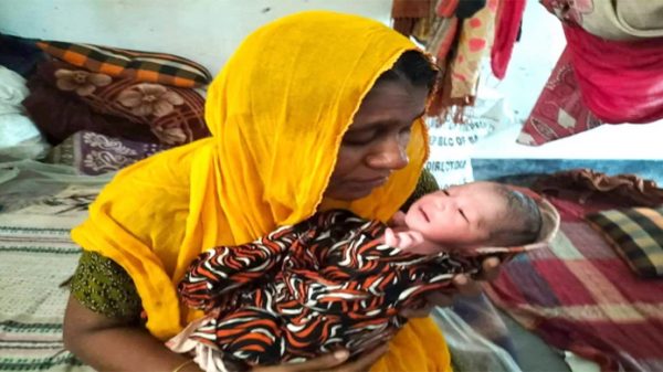 মৌলভীবাজার আশ্রয়কেন্দ্রে আলেখার কোলজুড়ে এল ‘প্লাবন’ - Natun Sylhet